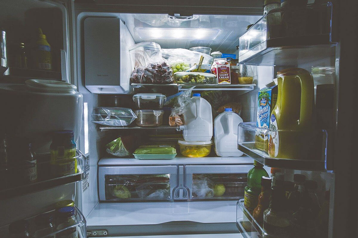 一人暮らしで大きめの冷蔵庫を選ぶメリットデメリット