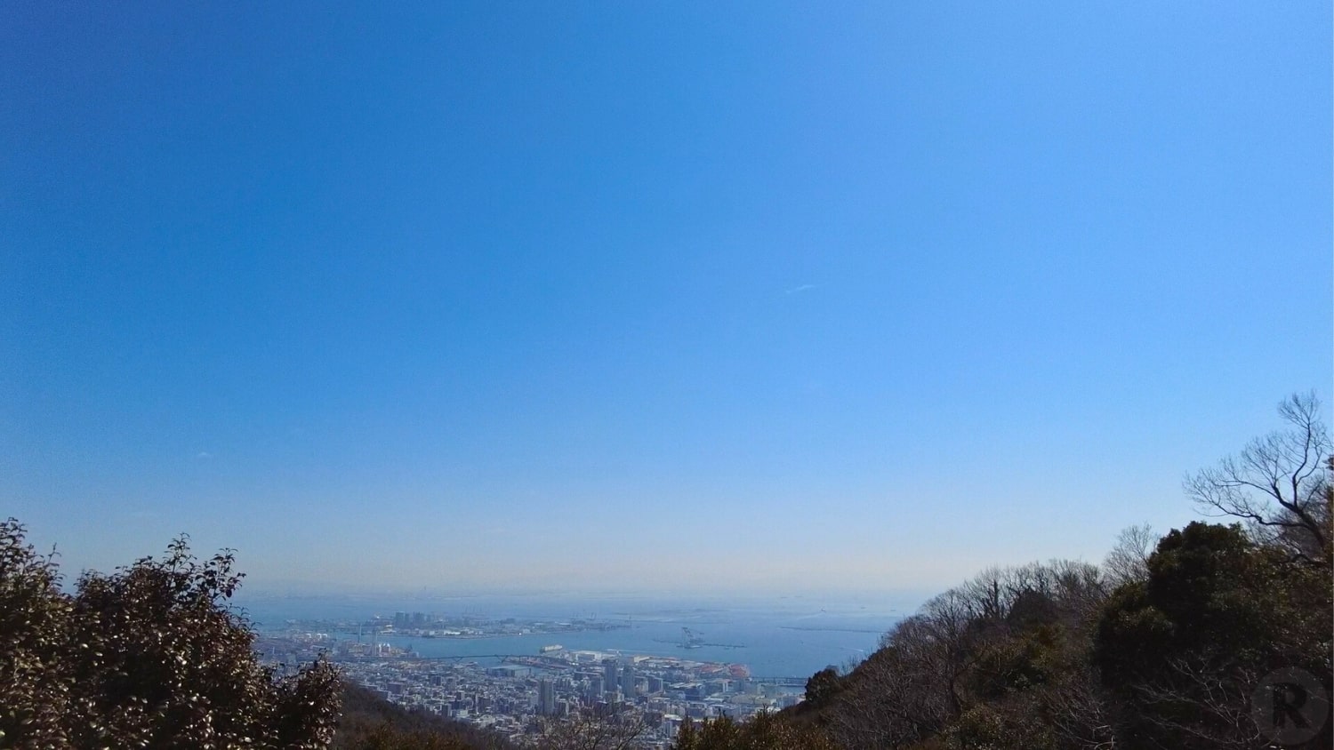 こちらは大阪方面で、大阪湾が見渡せます。