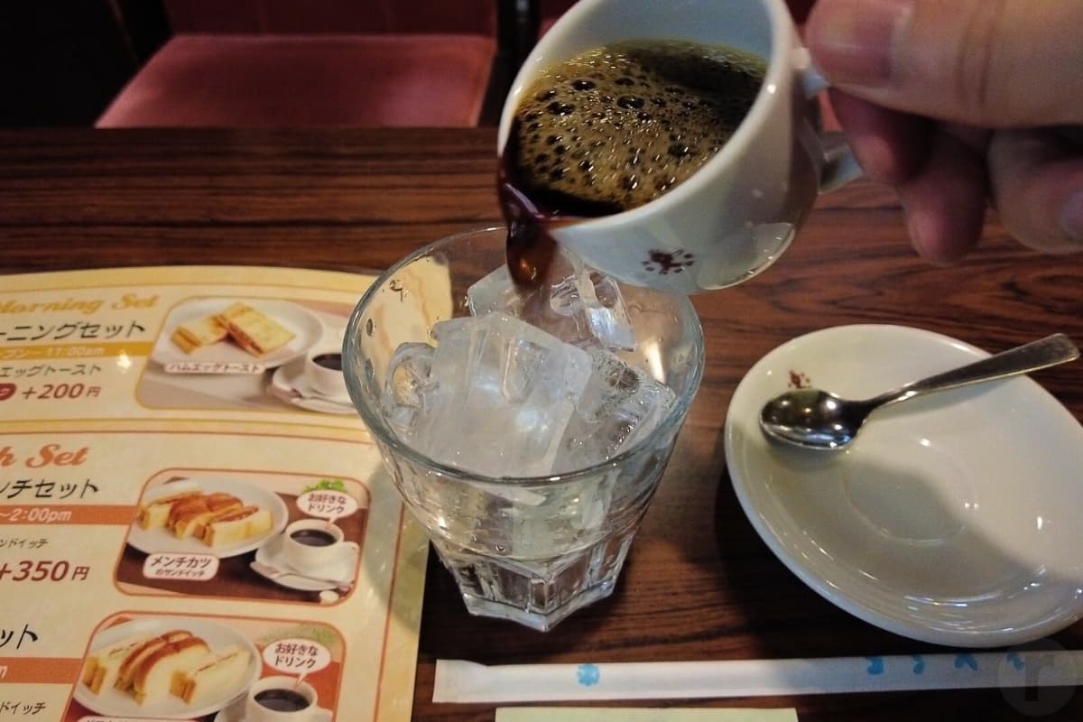 注ぐ様子3
