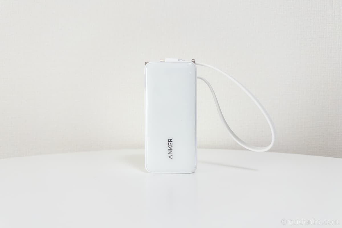 本体に自立性があって、デスク上でも使いやすいです。