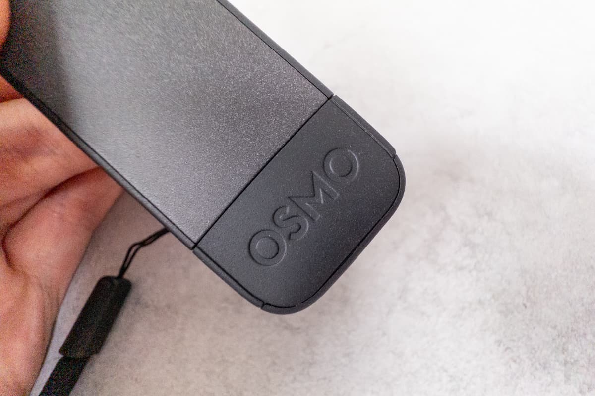 三脚マウントには「OSMO」のロゴ