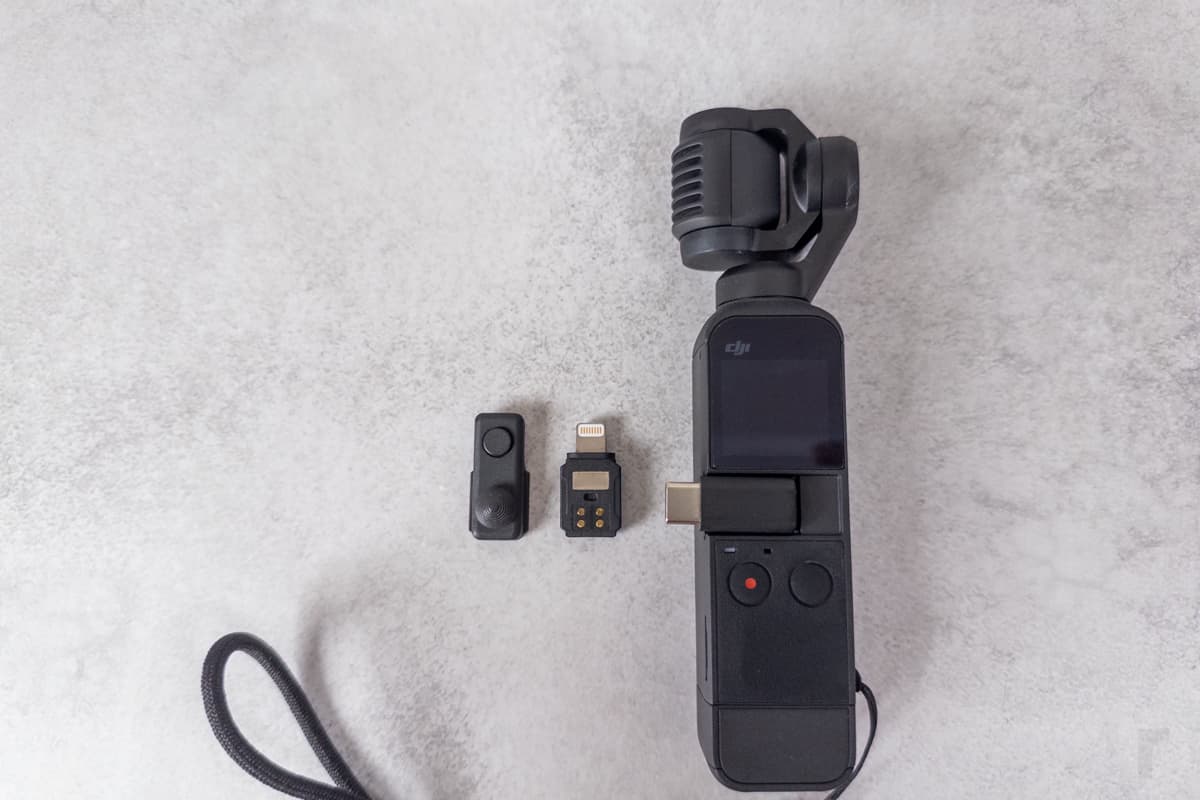 ミニ操作スティックをスマートフォンアダプターと切り替えて使用することができます。2