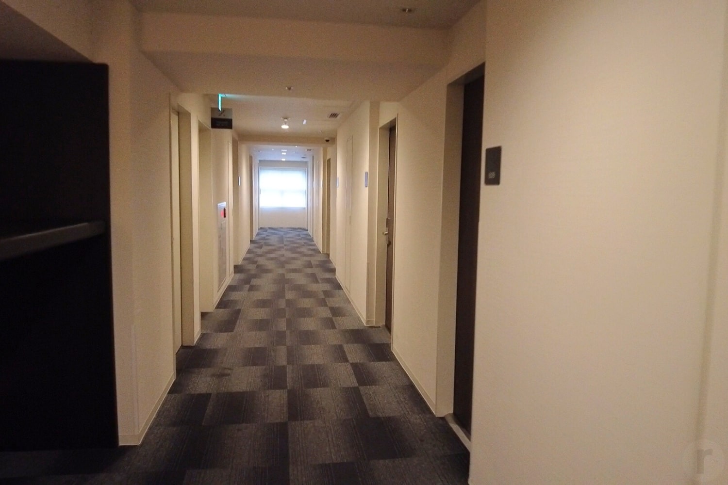 チェックイン手続きを終え、部屋へ向かいます。