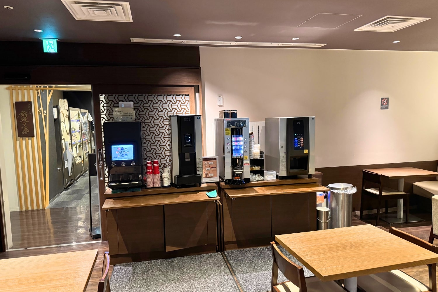 ジュース・珈琲・お茶・水・氷、必要なものは一通り揃っています。