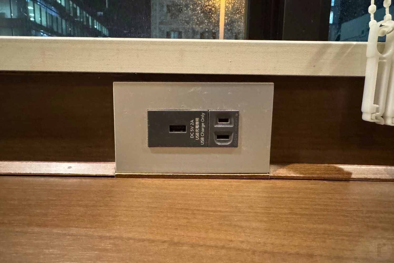 さらにさらに電源まで置いてあるので、何時間でも居座ることができてしまいます。