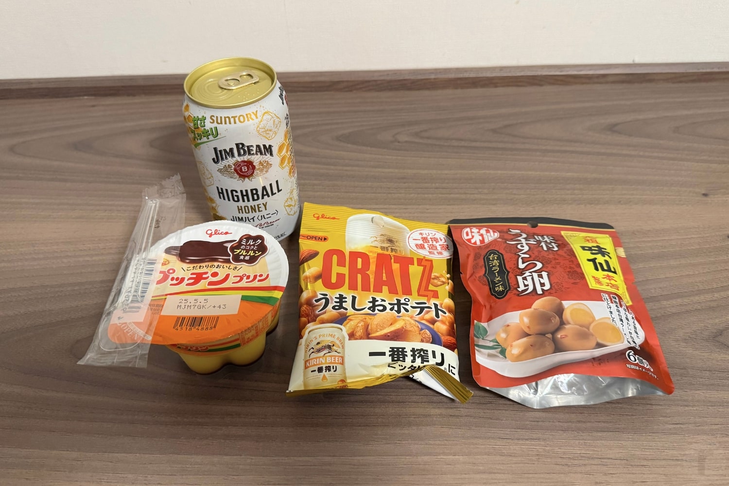 部屋で夜食を満喫して快適なホテルステイ