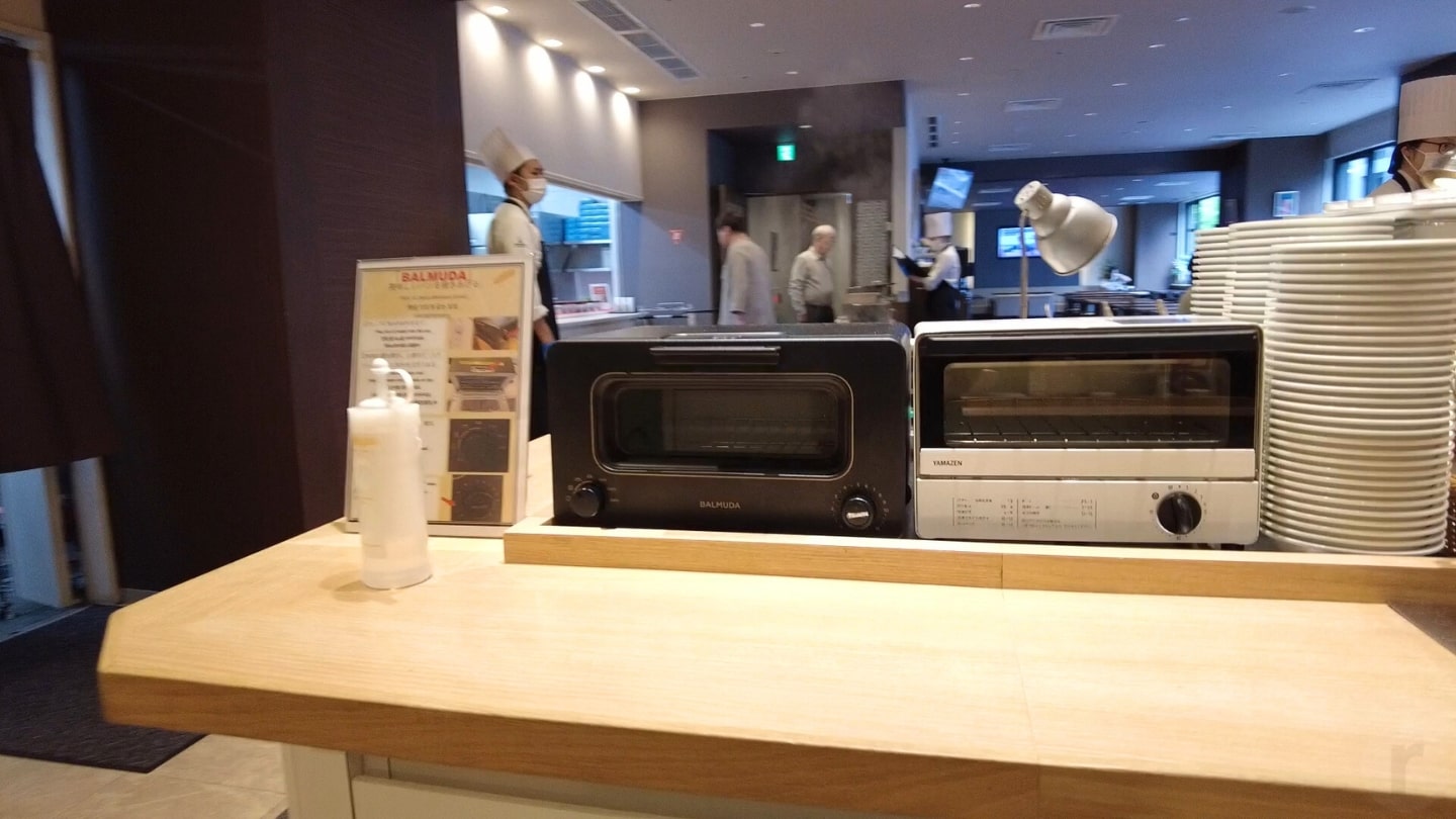 BALMUDAのトースターも置かれていました。