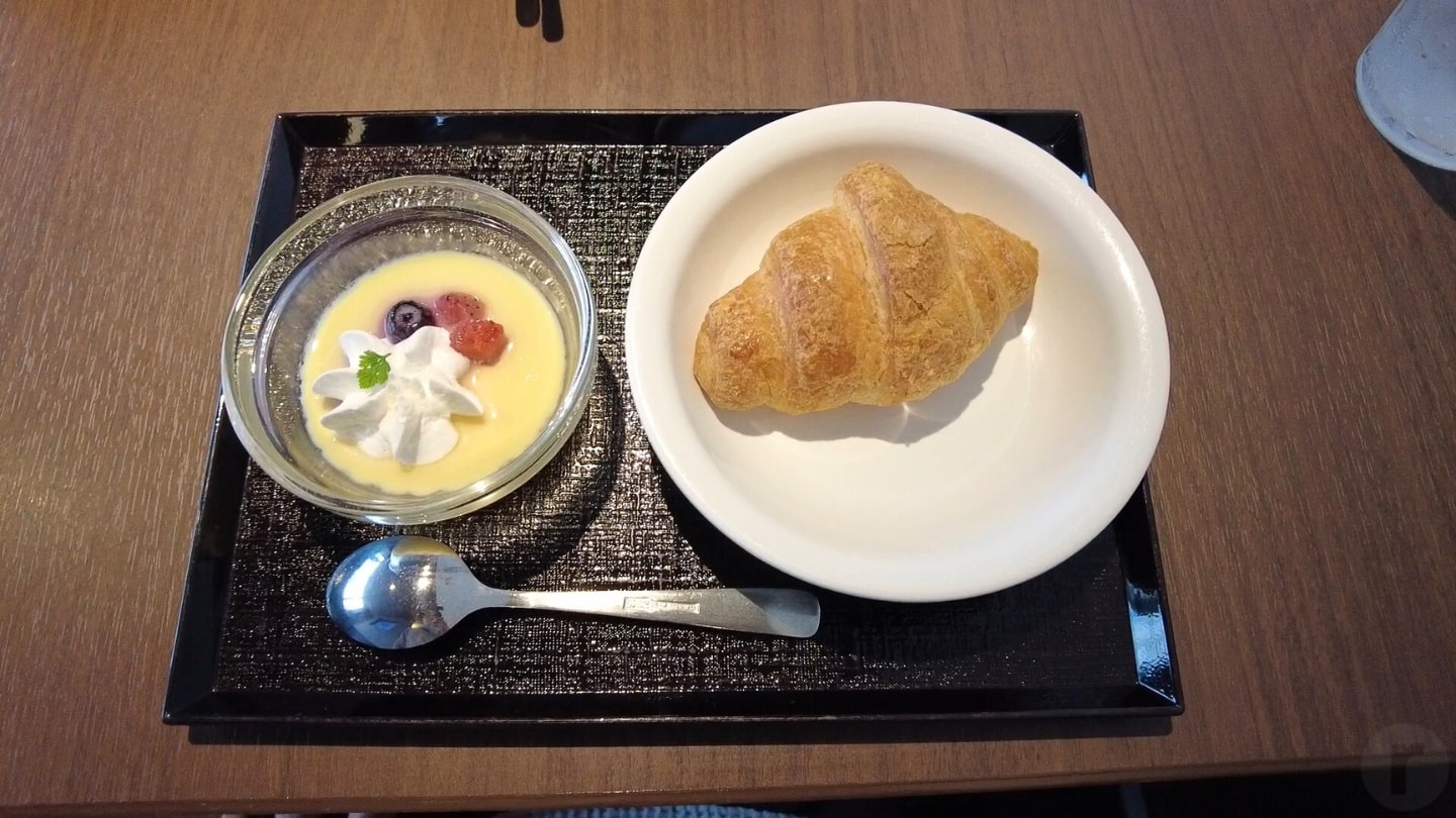ついでにプリンも。謎の組み合わせ...。