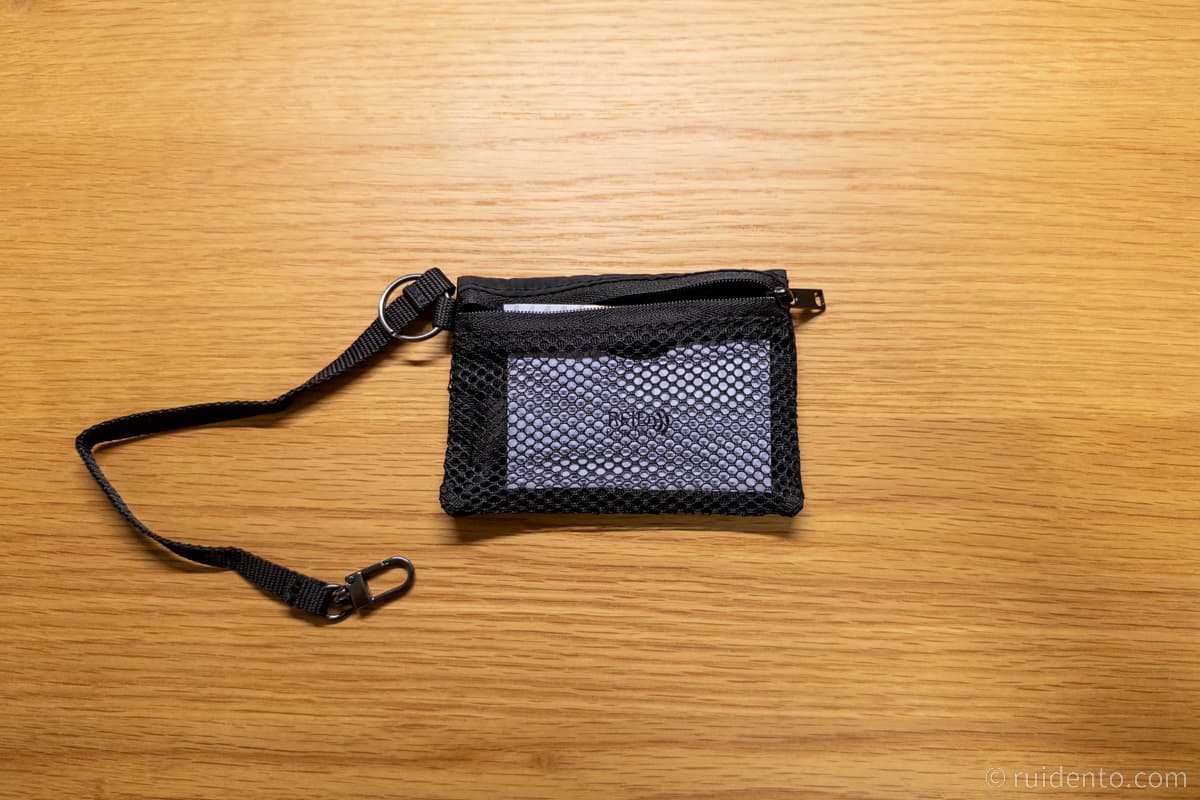 最近お気に入りの「無印良品 ポリエステルカードケース」と併用