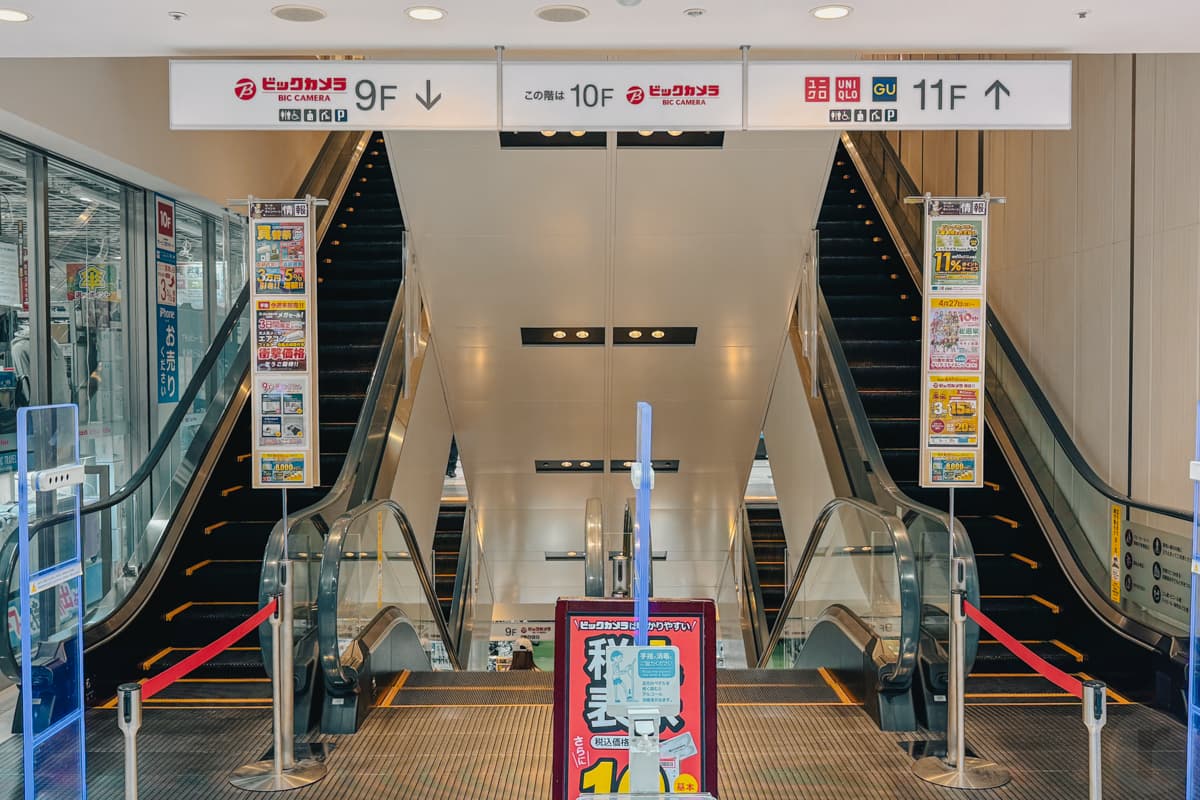 カメラ売り場は10F