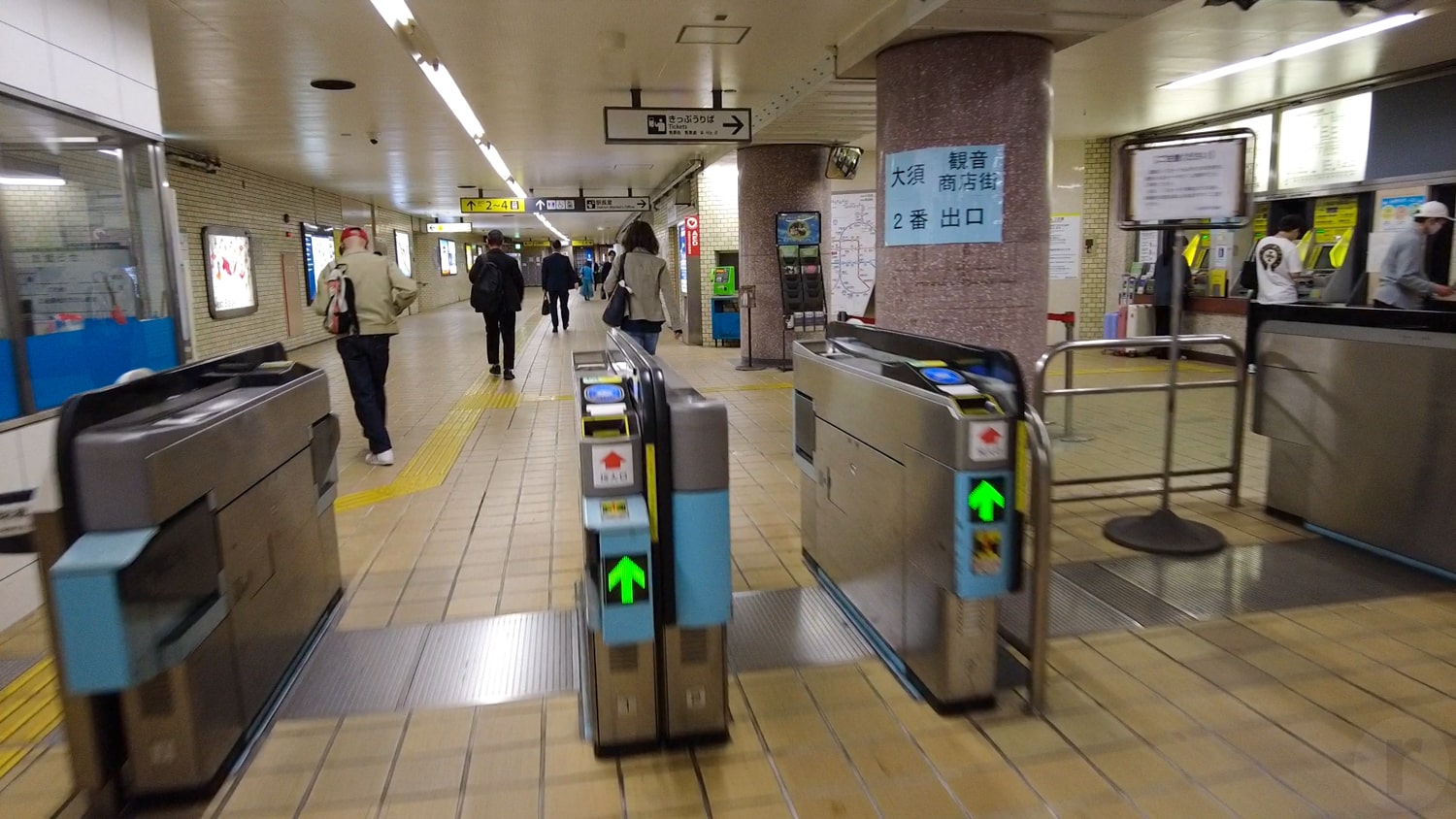 駅の改札