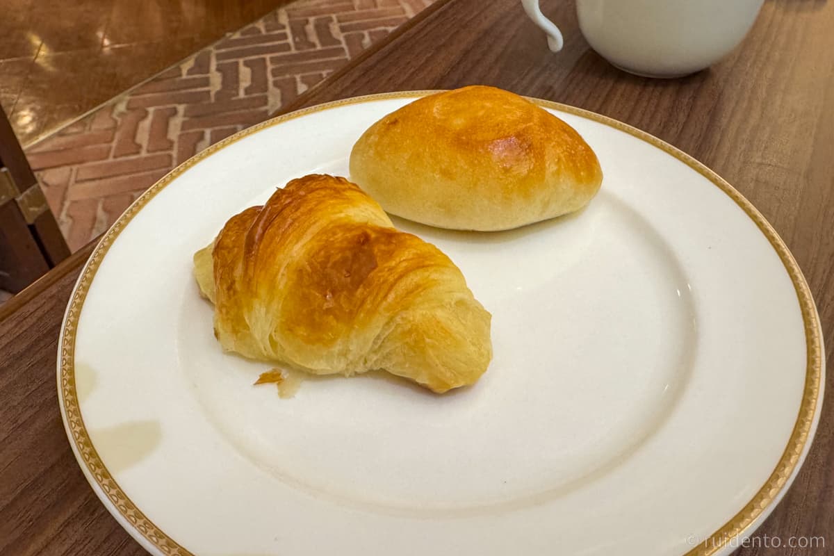塩パンとクロワッサン