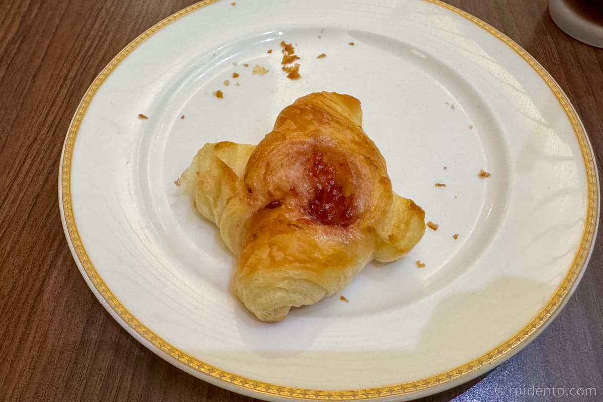 いちごのクロワッサン。