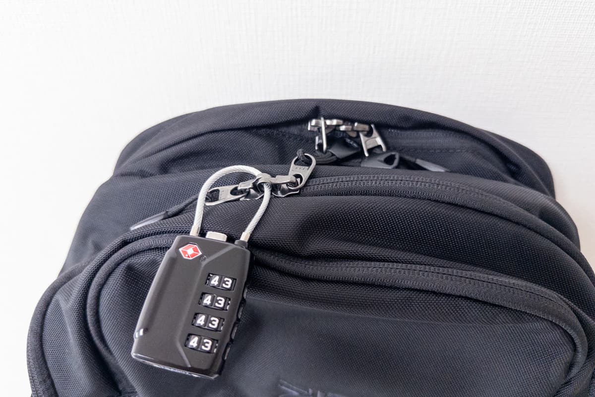 ロッカブルジッパーが採用2
