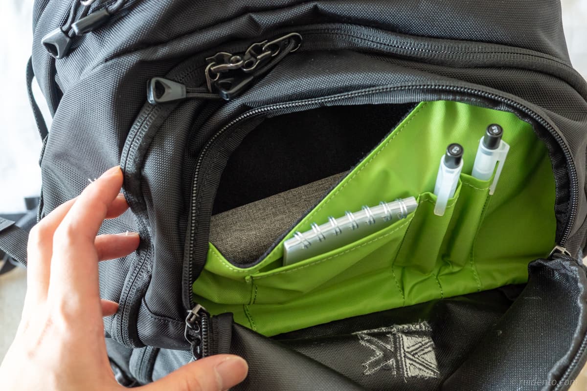 起毛素材を使用したグラスポケット