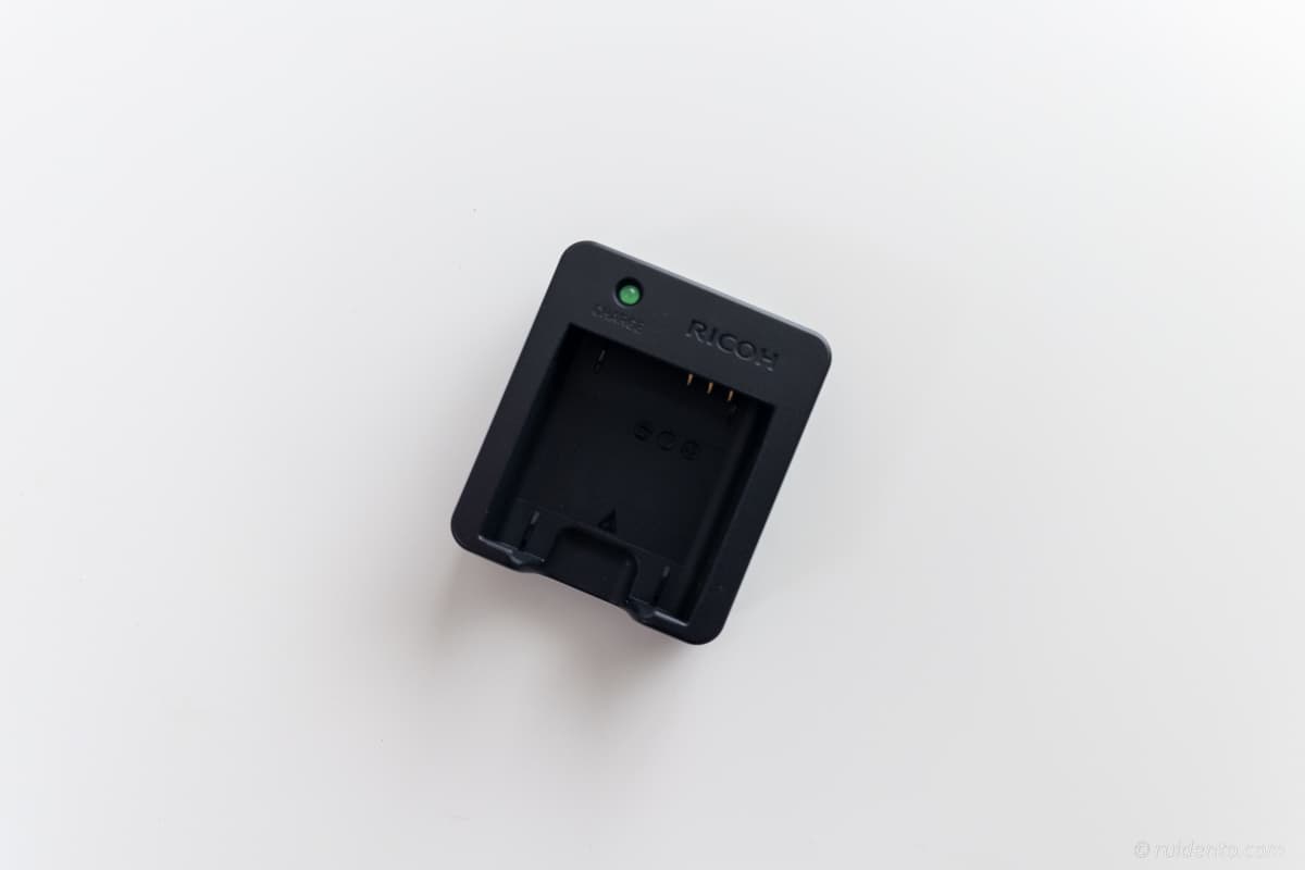 バッテリー充電器