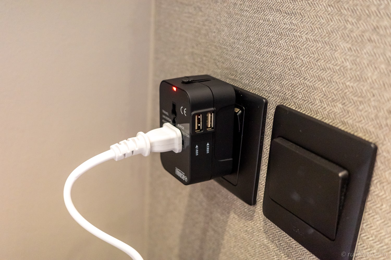 準備しておいた海外変換プラグも快適に使用できました。