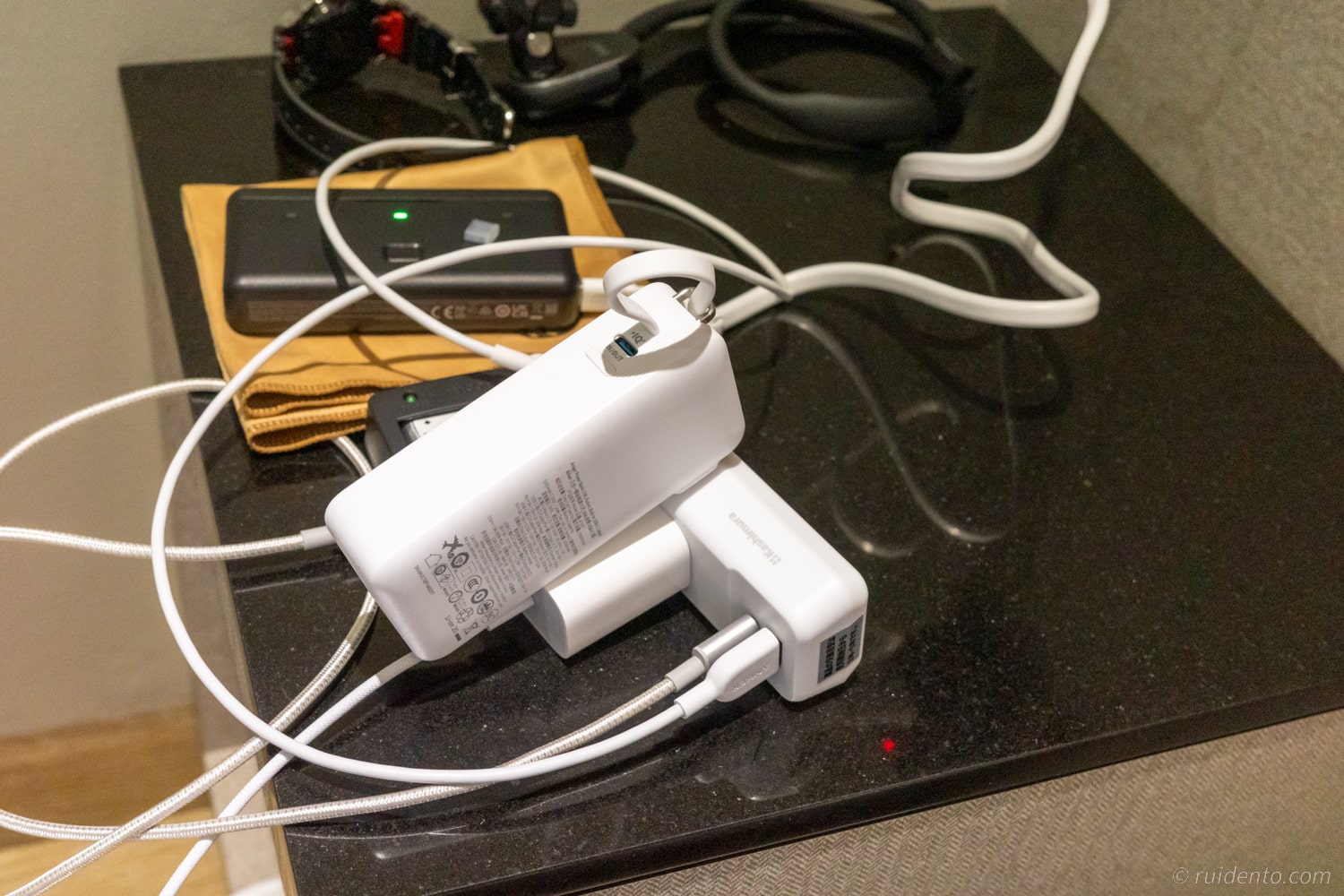 明日に向けて充電もバッチリ。