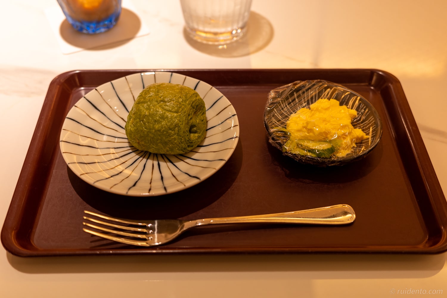 抹茶デニッシュとたまごサラダ