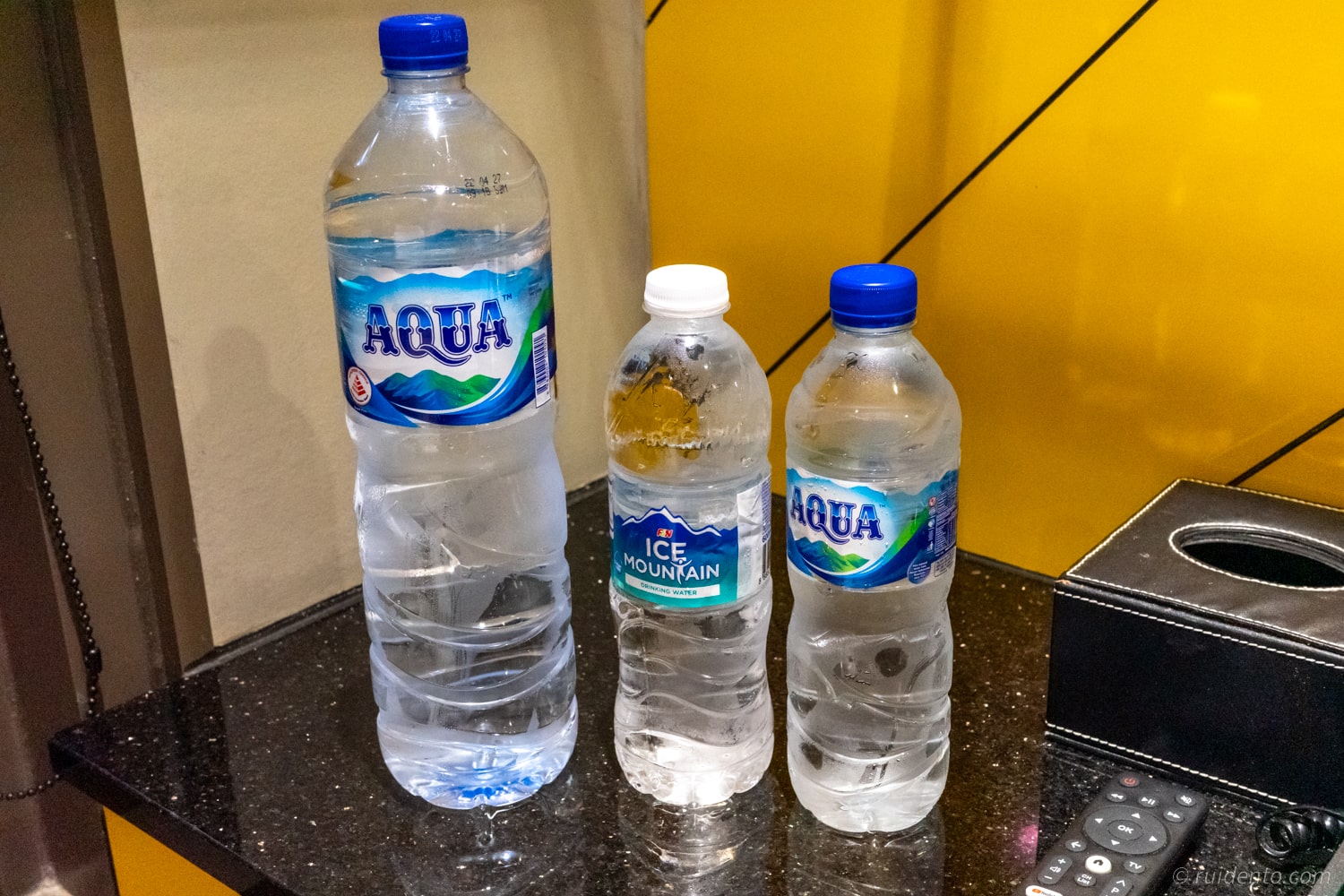 水を3本購入して冷蔵庫へ。