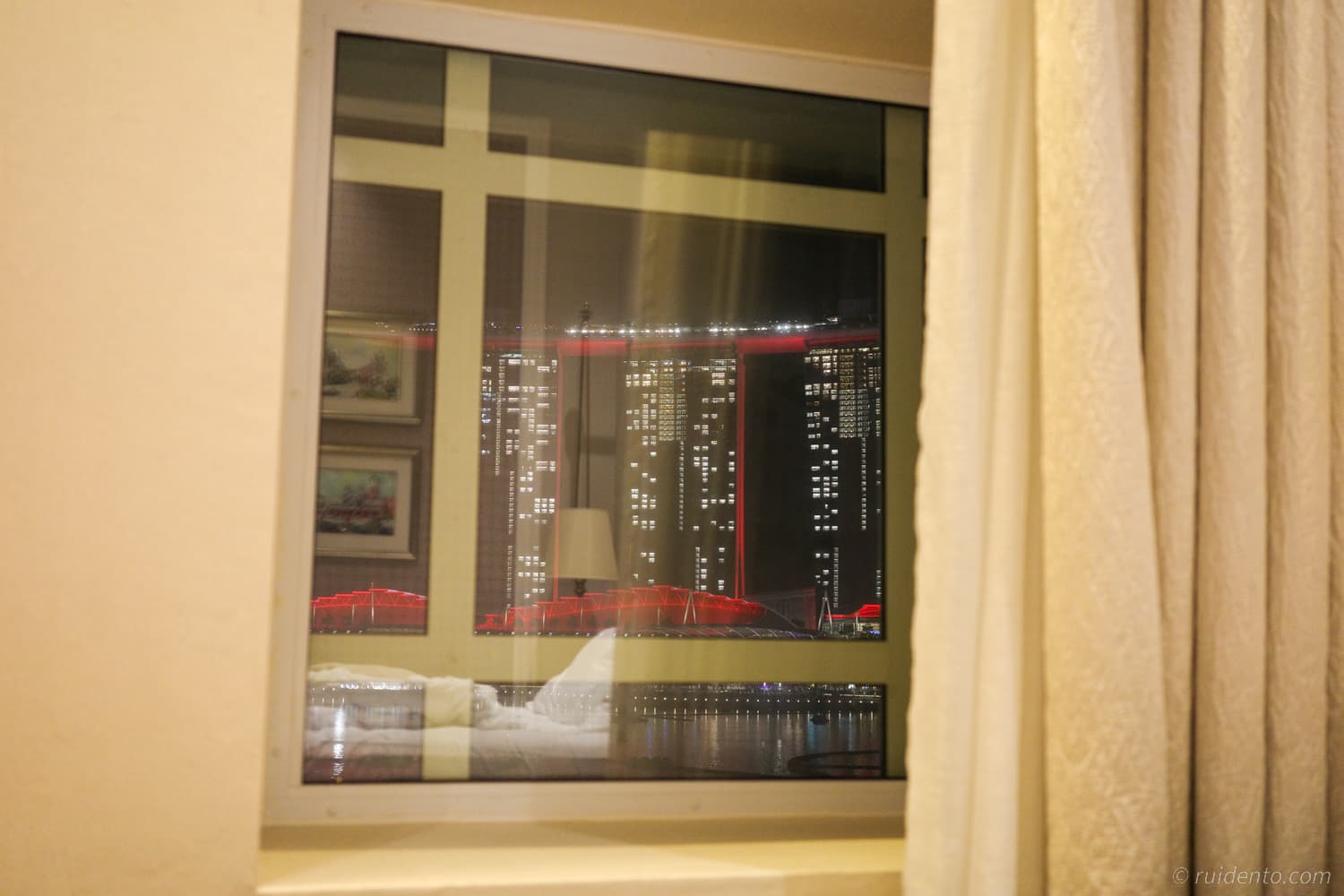 部屋からマリーナベイサンズを眺めながらゆっくりと休息
