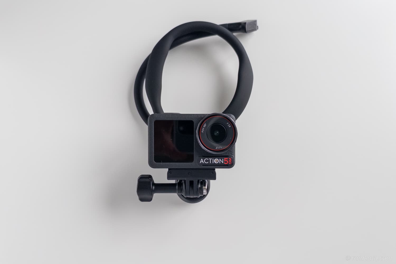 DJI Osmo Action 5 Proを接続。