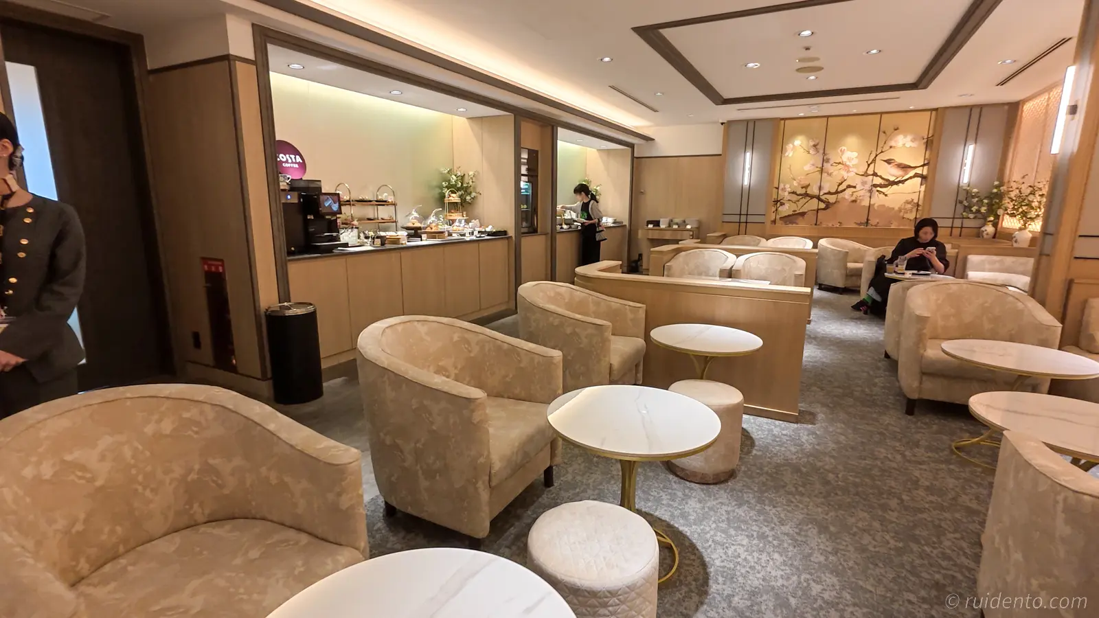 コーラルラウンジの内装
