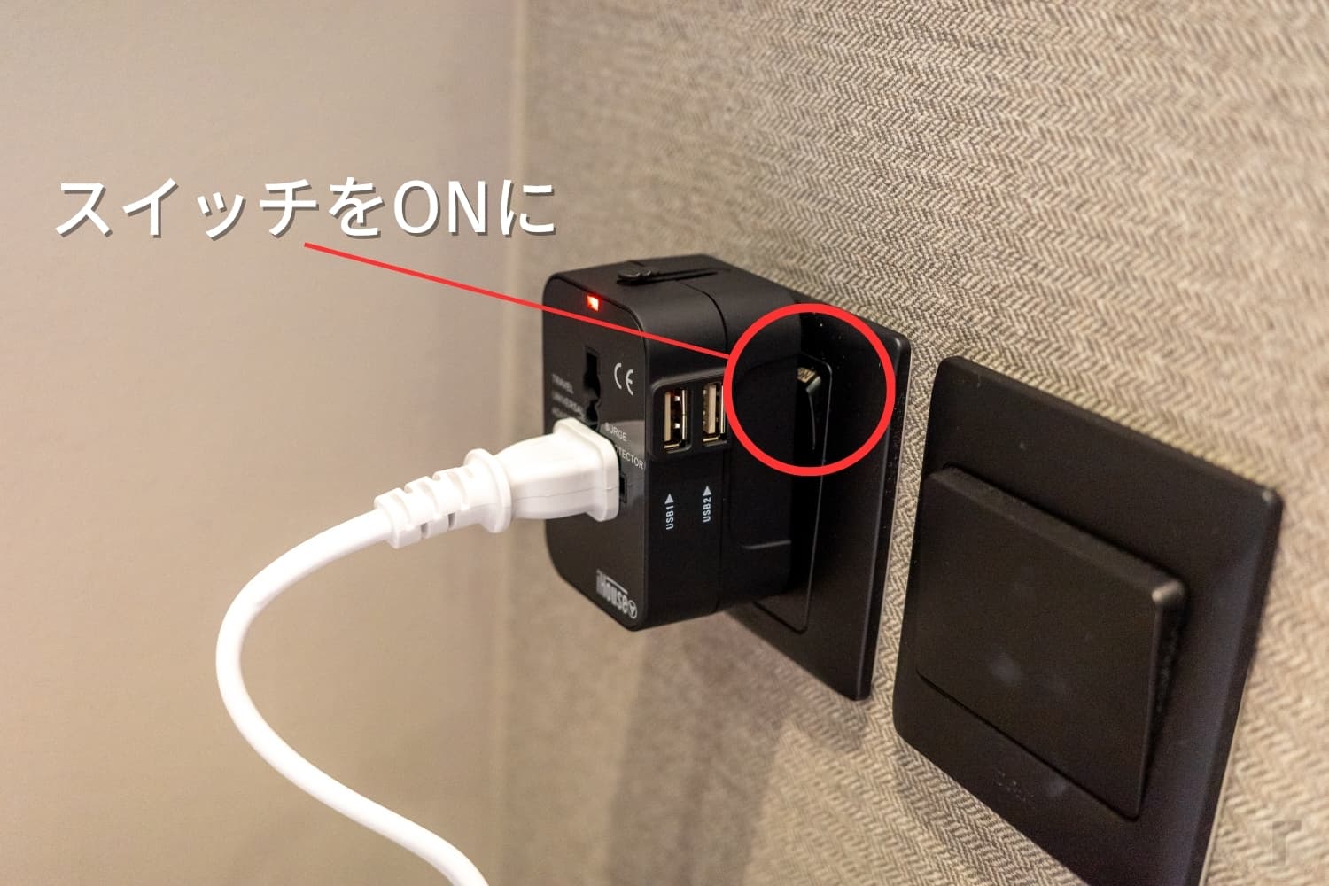 電源は横のスイッチをONにしないと使えない