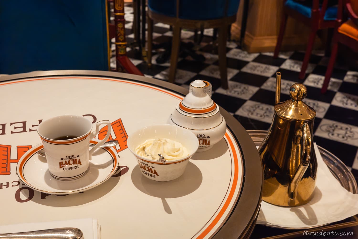 コーヒーには生クリームが付属