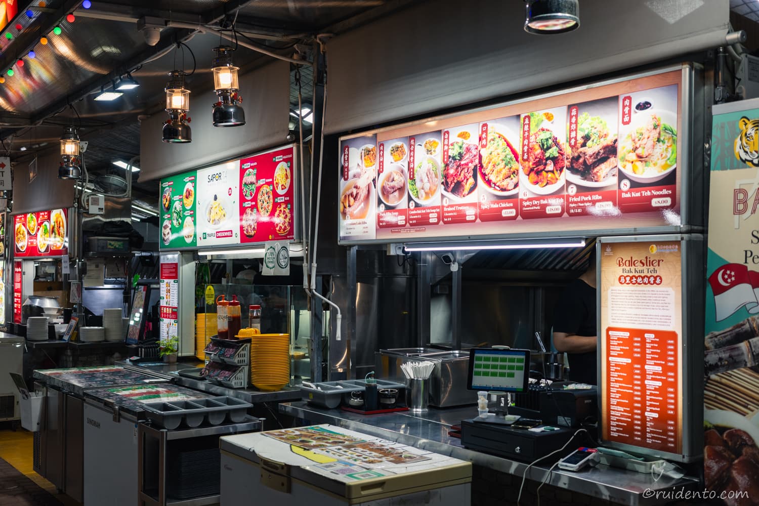 シンガポール名物のバクテーも