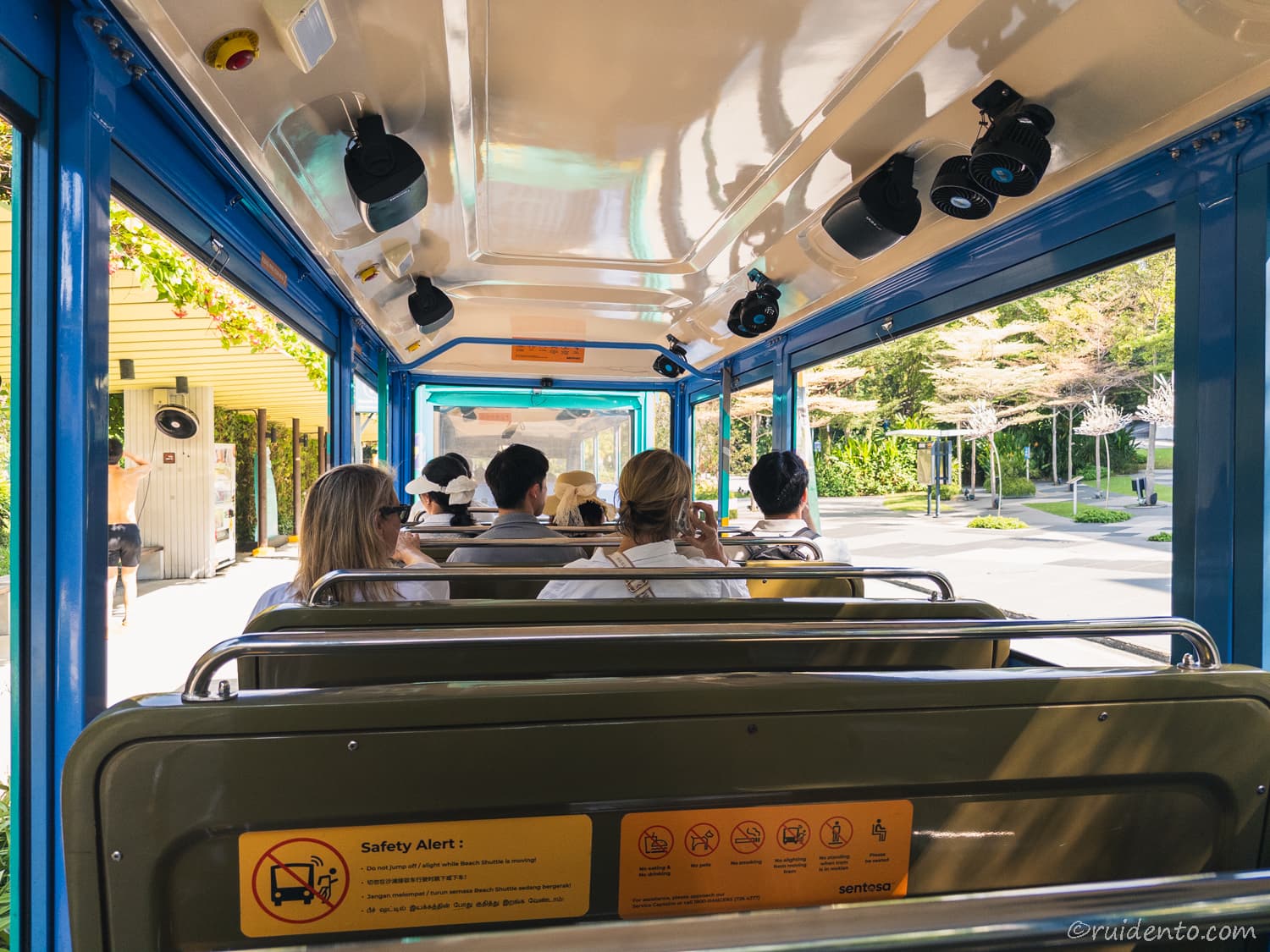 トラムの車内
