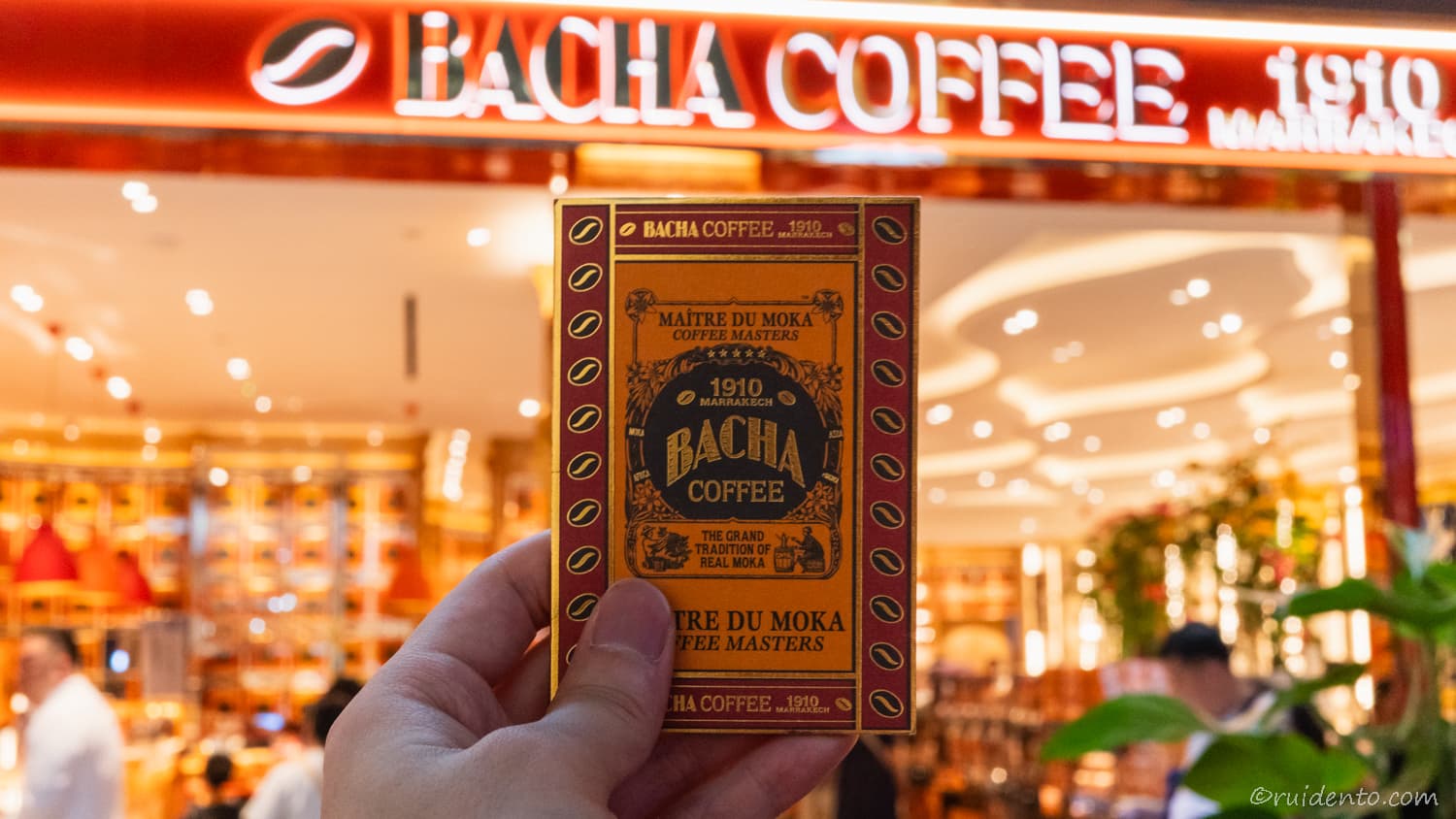バシャコーヒーマリーナベイサンズ店でクロワッサンとコーヒーを1人で満喫してきた