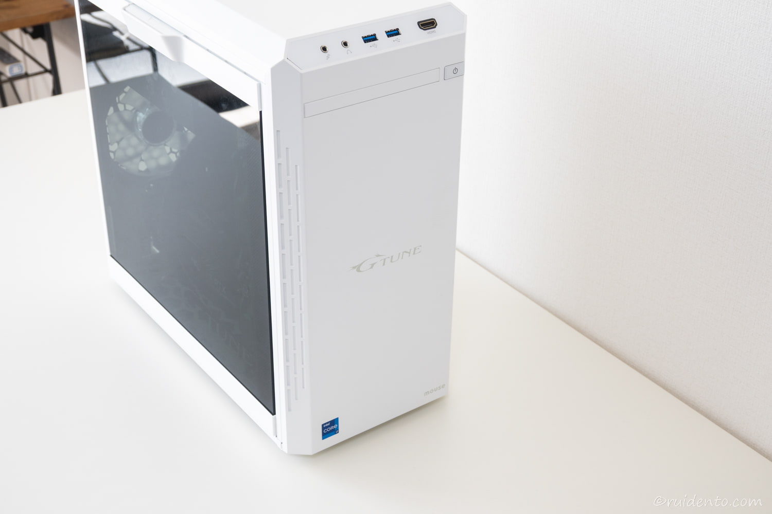 全体はホワイトで統一