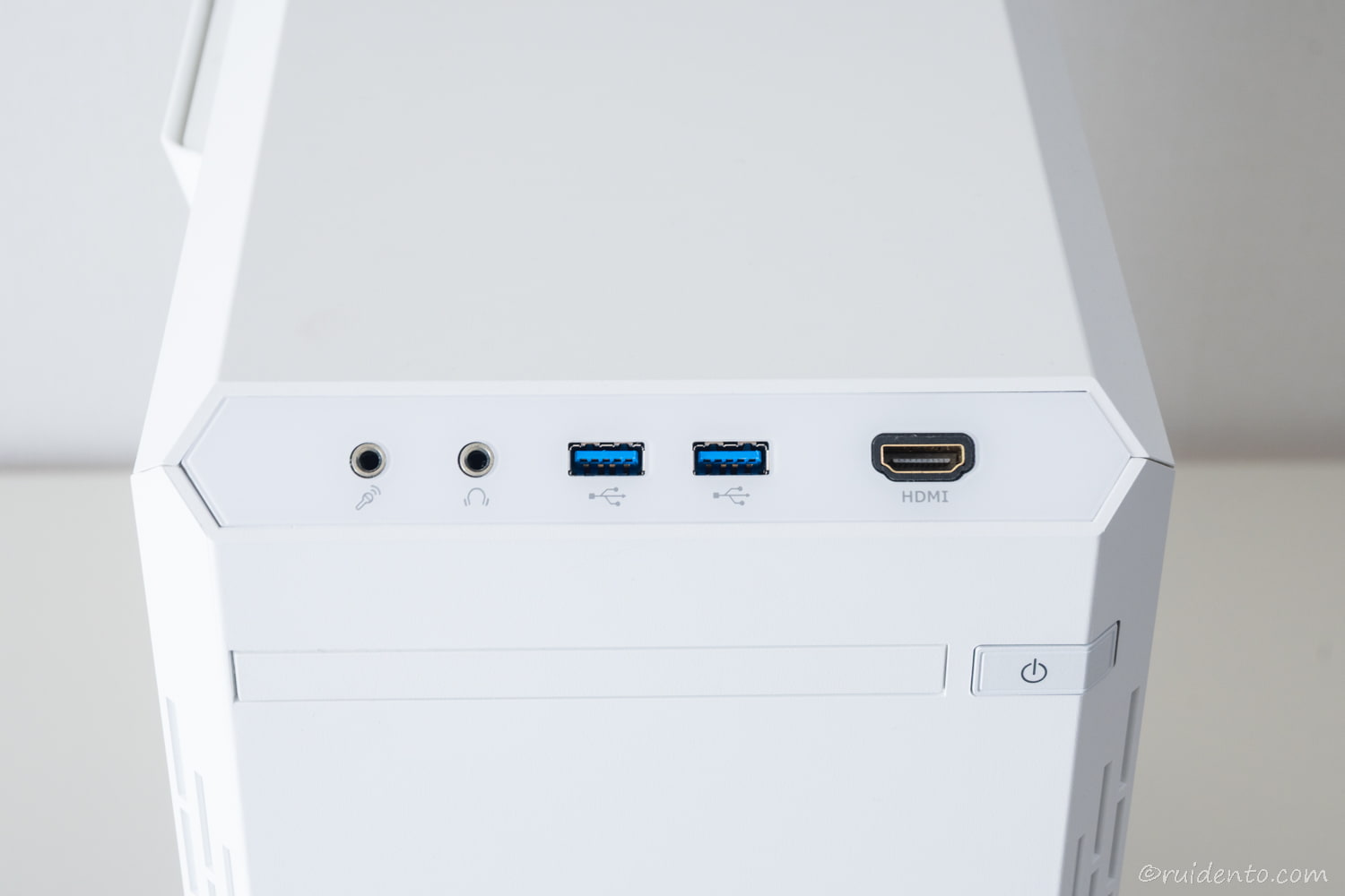 正面上部の端子類