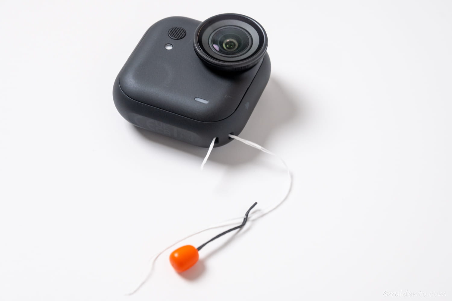 引っ張るようにして取り付け