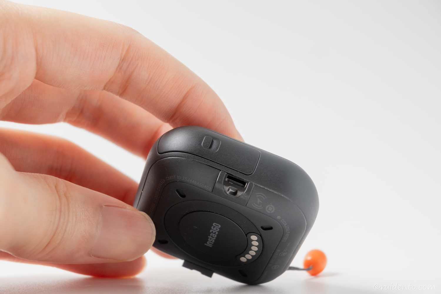 microSDカードの挿入