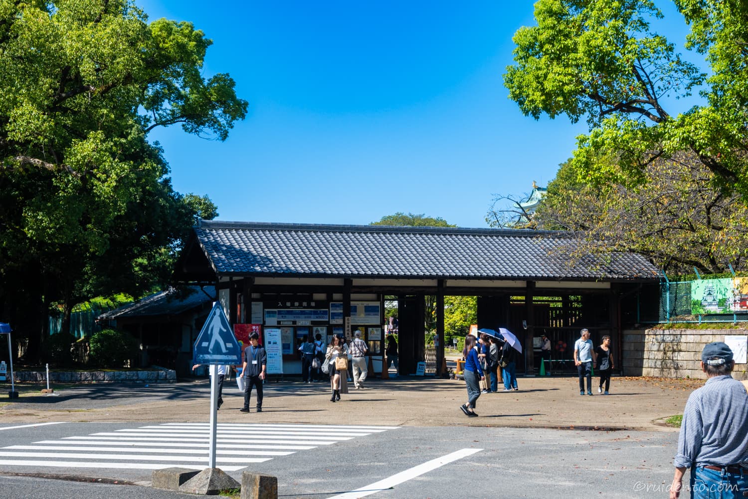 写真を撮りながら楽しむ名古屋城
