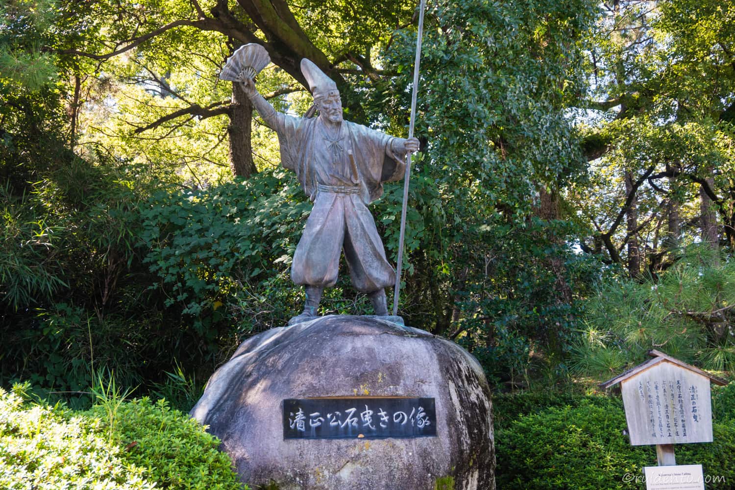 清正公石曳きの像