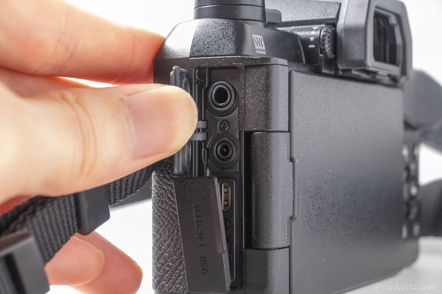 マイク端子・リモートケーブル端子