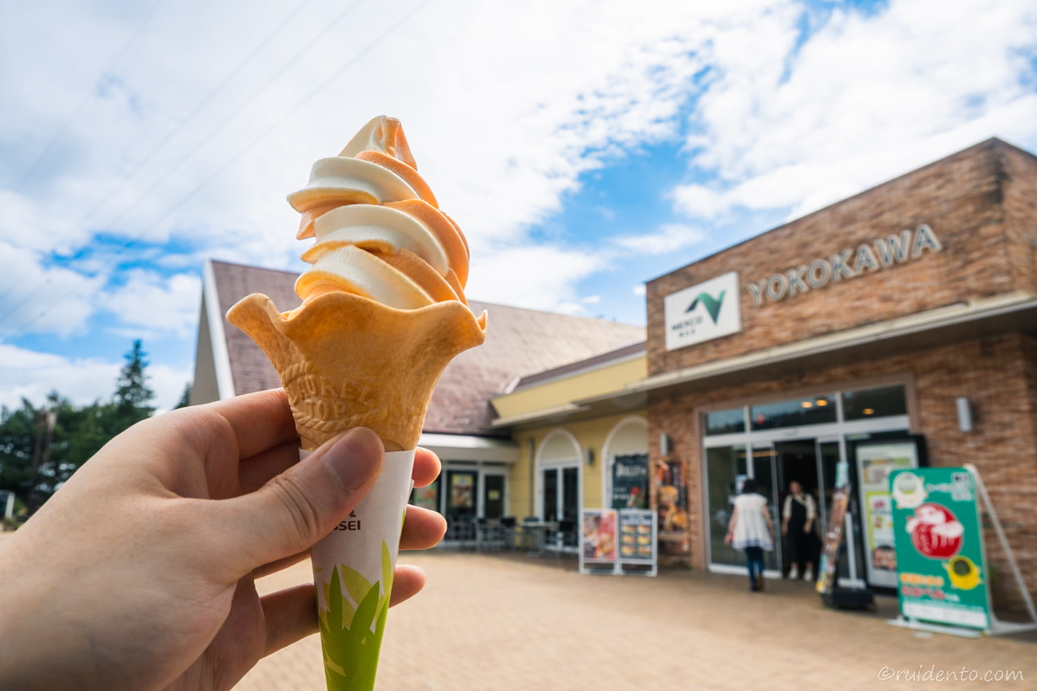 メロンのミックスソフトクリームを堪能