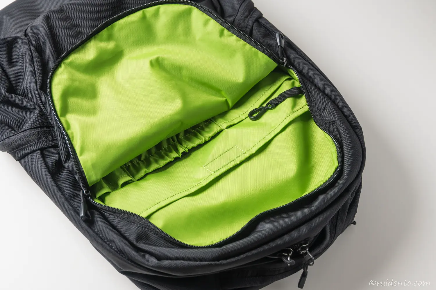 フロントポケット