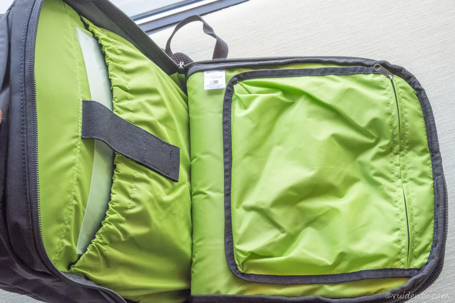 背面側のポケット