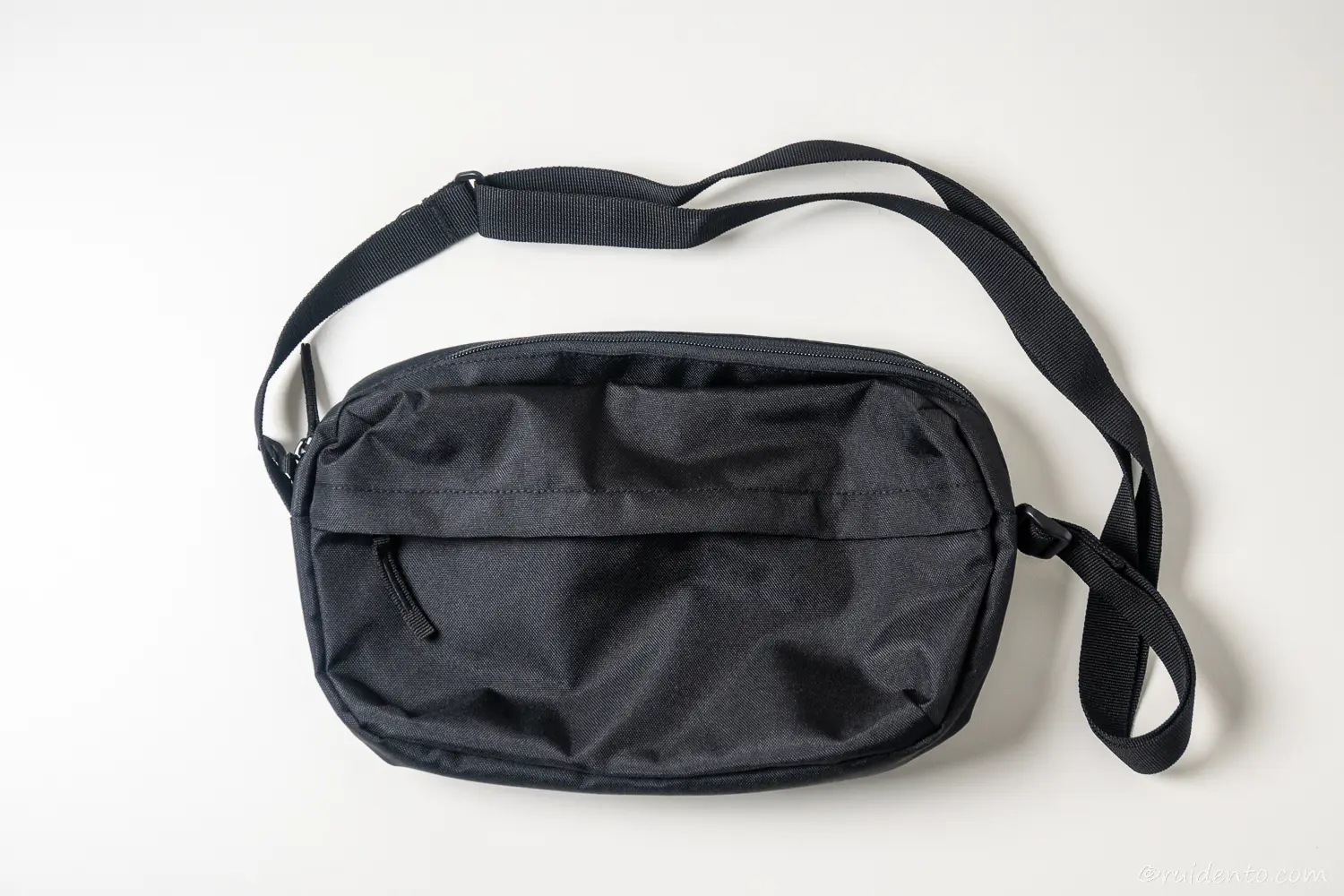 無印良品の撥水ショルダーバッグの外観と機能性