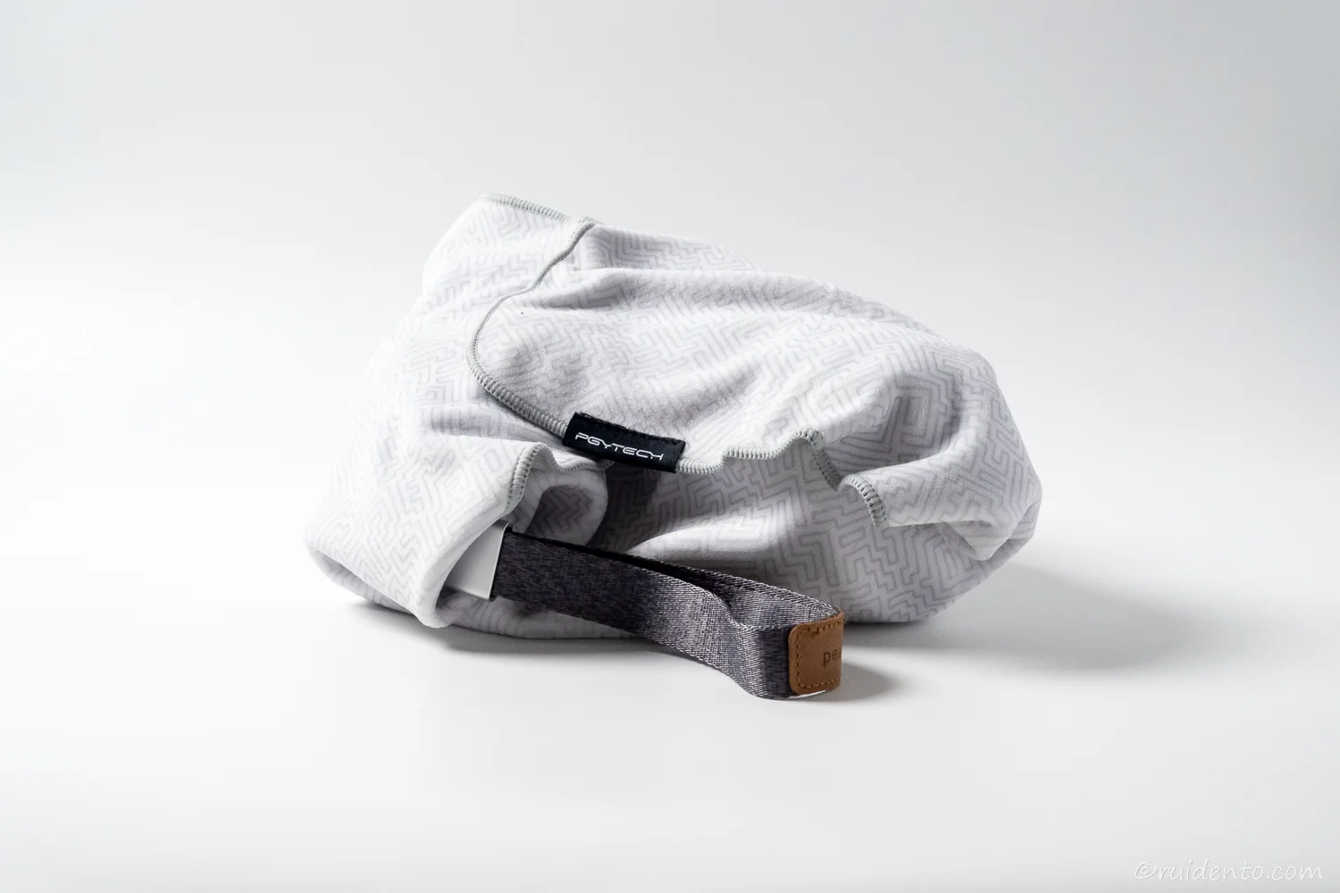 生地と生地が不思議とくっつく仕様