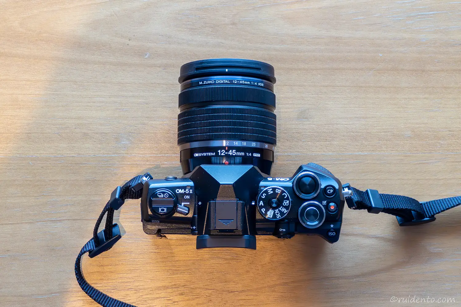 OM-5 Mark II 12-45mm F4.0 PRO レンズキットの俯瞰