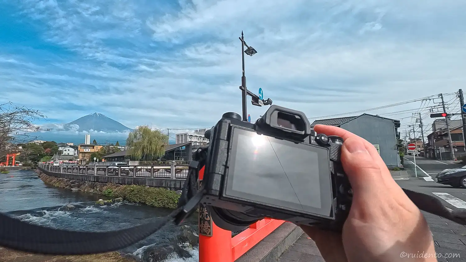 軽量なボディは長時間持ち歩いても疲れにくい