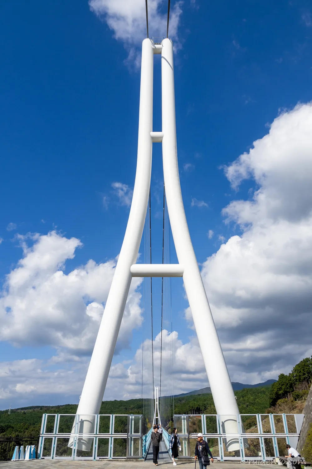 全長約400M。高さ70M。の吊橋