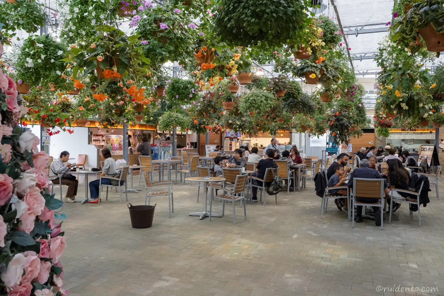 スカイガーデンのフードコート