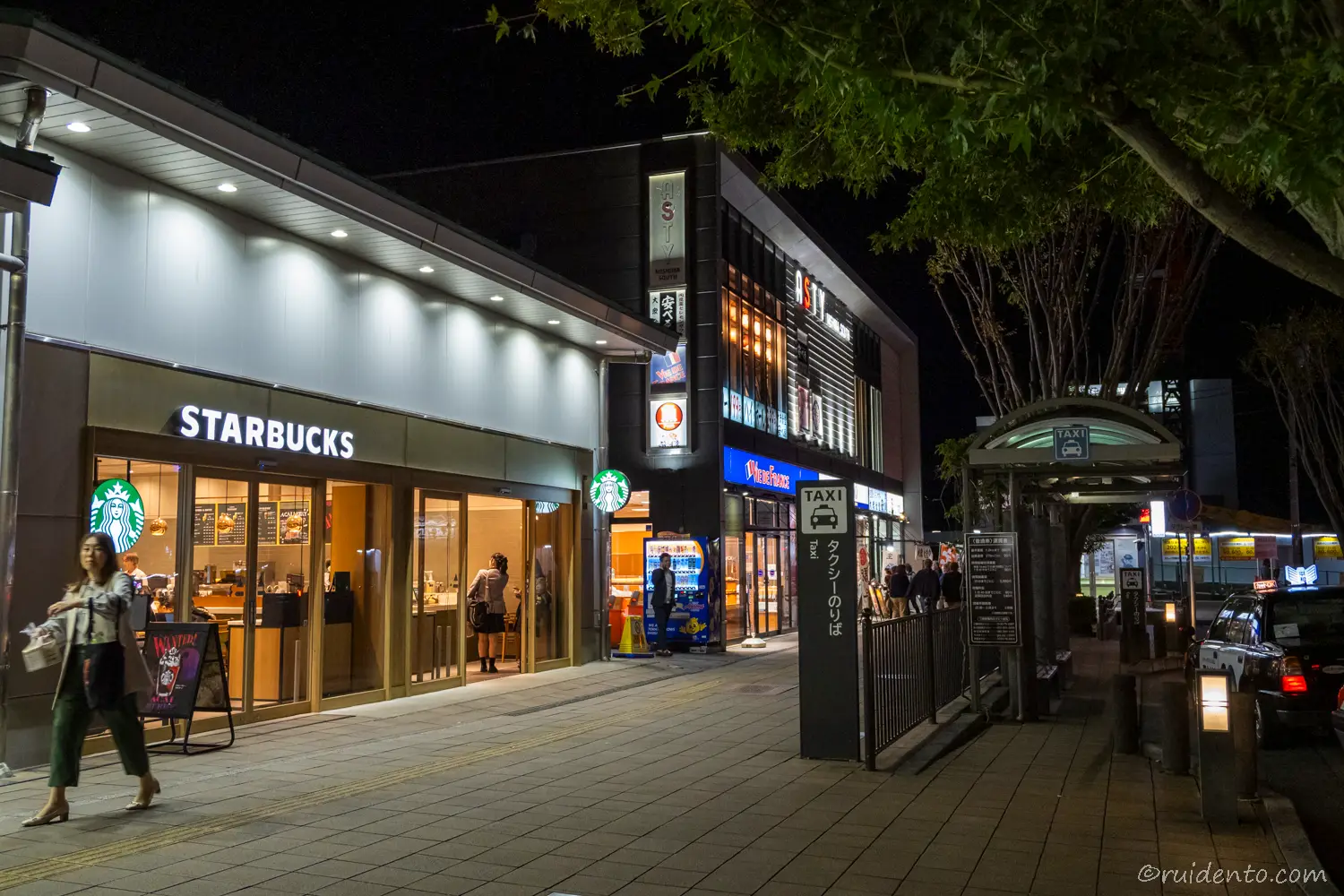駅前にも飲食店が多い