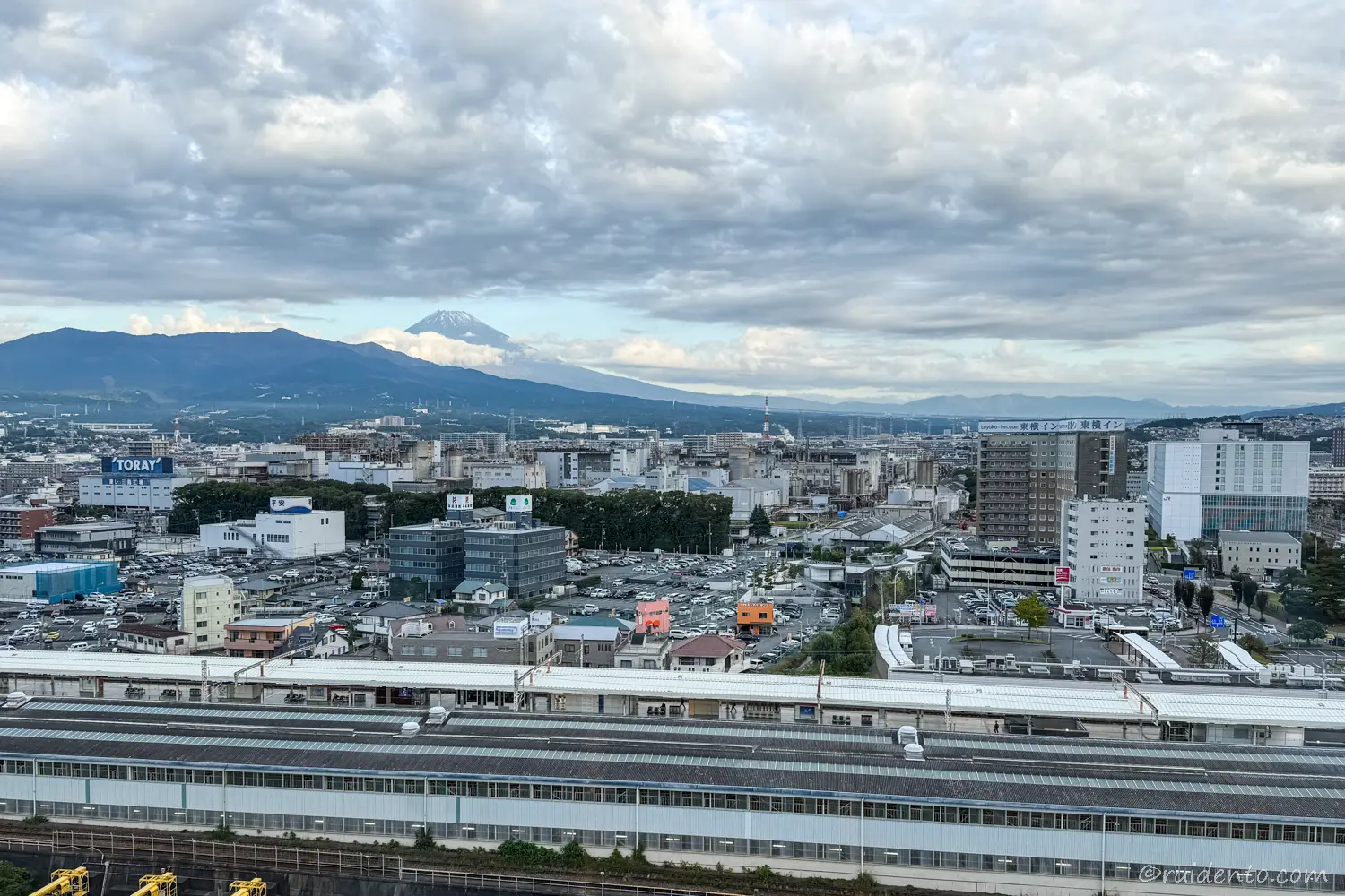 富士山を眺められる窓際の席